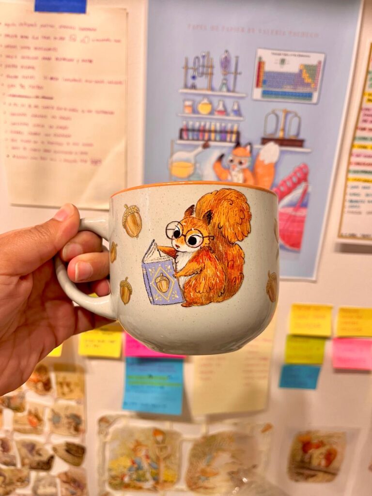 TAZA ARDILLA LECTORA