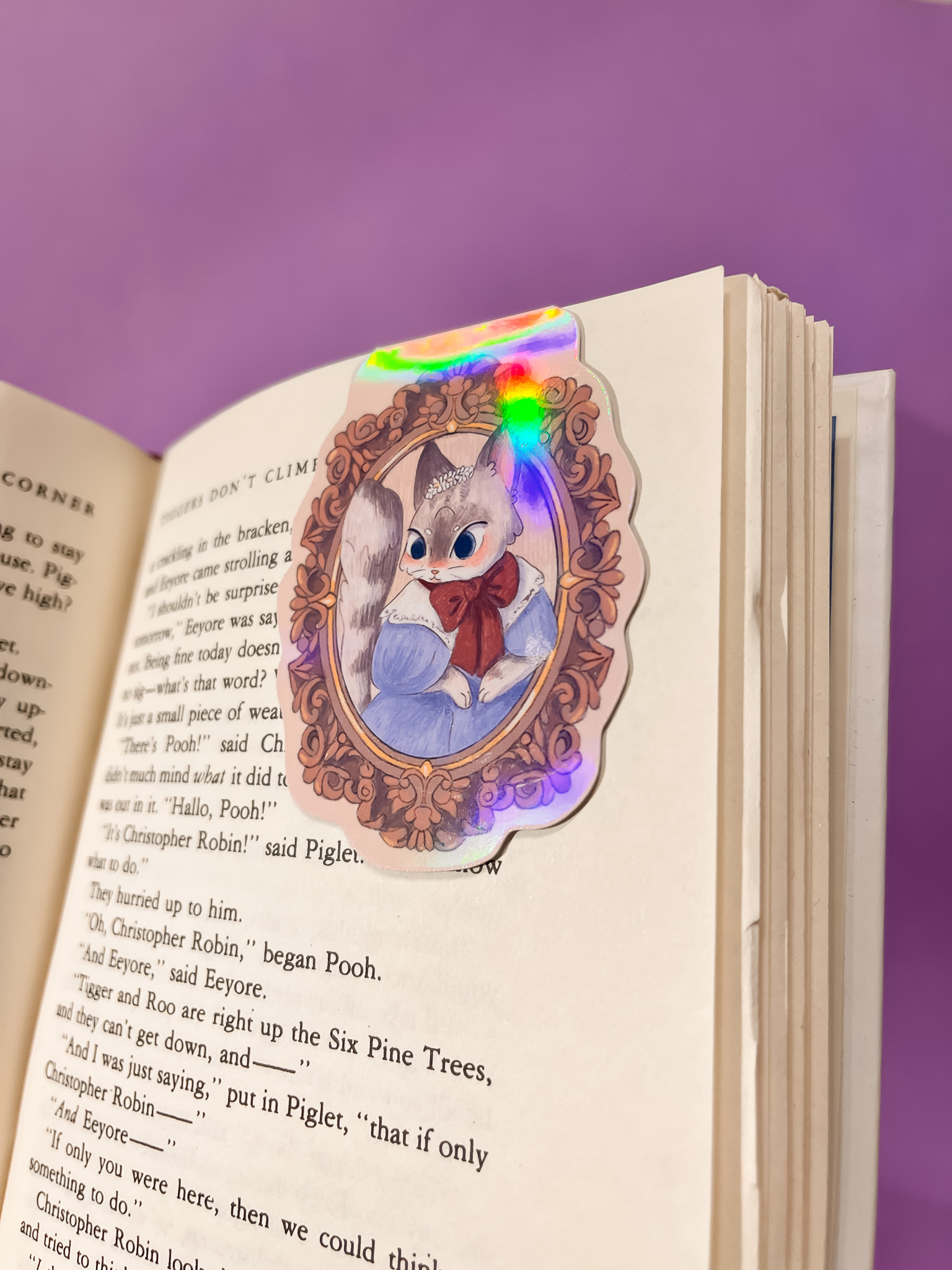 MARCAPAGINAS MAGENTICO GATITA ELEGANTE - Imagen 1