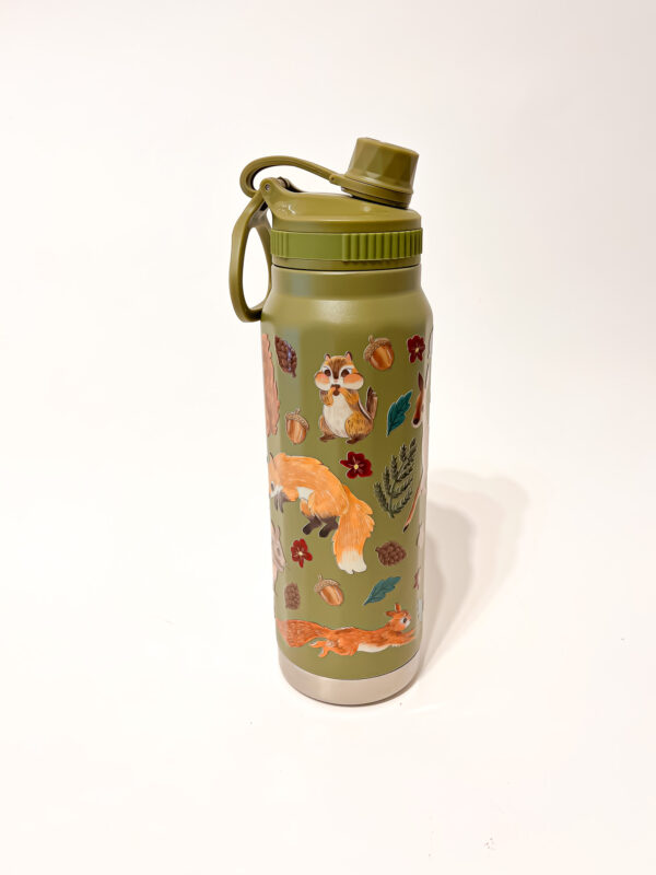 BOTELLA TERMICA VERDE: ANIMALES DEL BOSQUE FLOR ROJA