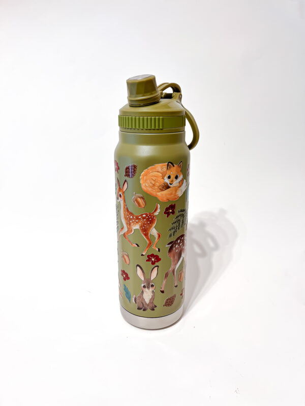 BOTELLA TERMICA VERDE: ANIMALES DEL BOSQUE FLOR ROJA